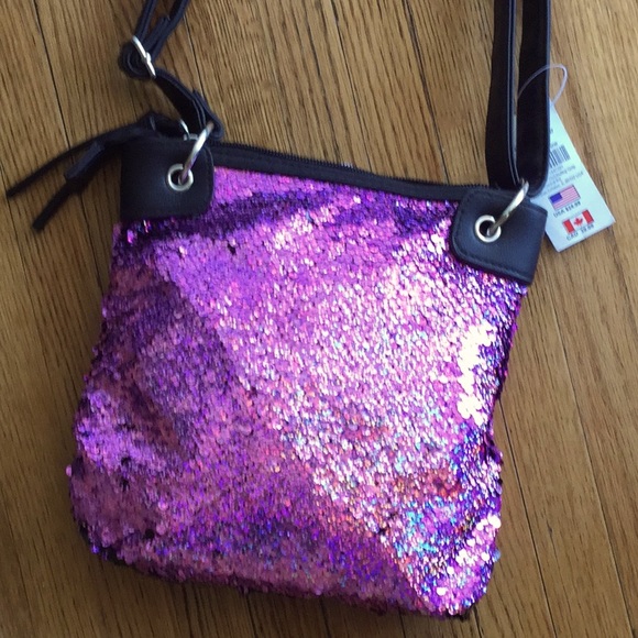 Reverse sequined crossbody by Claire’s - Picture 2 of 8